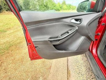 FORD FOCUS 1.0T EcoBoost Zetec Euro 5 (s/s) 5dr