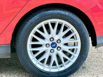 FORD FOCUS 1.0T EcoBoost Zetec Euro 5 (s/s) 5dr