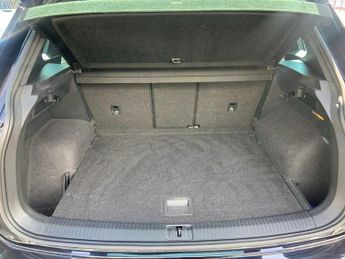 VOLKSWAGEN TIGUAN 2.0 TDI R-Line SUV 5dr Diesel DSG Euro 6 (s/s) (150 ps)