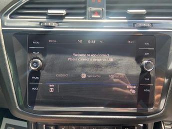 VOLKSWAGEN TIGUAN 2.0 TDI R-Line SUV 5dr Diesel DSG Euro 6 (s/s) (150 ps)