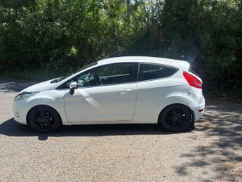 FORD FIESTA 1.25 Zetec Hatchback 3dr Petrol Manual (129 g/km, 81 bhp)