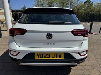 VOLKSWAGEN T-ROC 1.5 TSI Life SUV 5dr Petrol DSG Euro 6 (s/s) (150 ps)