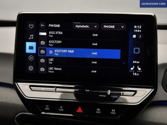 VOLKSWAGEN ID.3 Pro 58kWh Life Hatchback 5dr Electric Auto (145 ps)