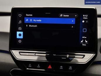 VOLKSWAGEN ID.3 Pro 58kWh Life Hatchback 5dr Electric Auto (145 ps)