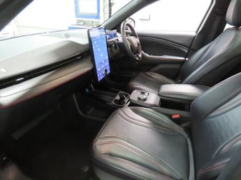 FORD MUSTANG MACH-E Standard Range 70kWh SUV 5dr Electric Automatic AWD (269 ps)