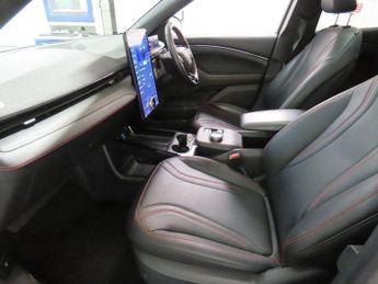 FORD MUSTANG MACH-E Extended Range 91kWh SUV 5dr Electric Automatic AWD (351 ps)
