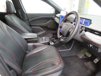 FORD MUSTANG MACH-E Extended Range 91kWh SUV 5dr Electric Automatic AWD (351 ps)