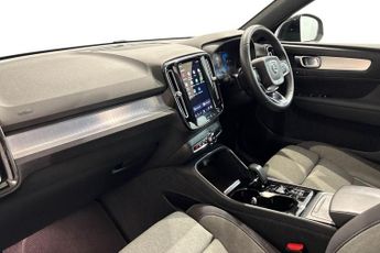VOLVO XC40 2.0 B3 MHEV Plus Dark SUV 5dr Petrol Hybrid DCT Auto Euro 6 (s/s