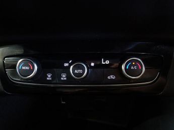 VAUXHALL Corsa Electric 50kWh SE Premium Hatchback 5dr Electric Auto (136 ps)