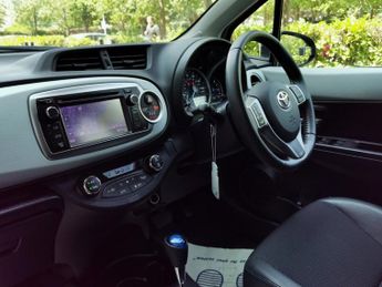 TOYOTA YARIS 1.5 VVT-h T Spirit Hatchback 5dr Petrol Hybrid CVT Euro 5 (101 p