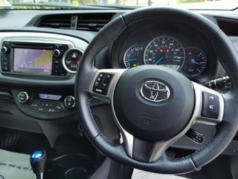 TOYOTA YARIS 1.5 VVT-h T Spirit Hatchback 5dr Petrol Hybrid CVT Euro 5 (101 p