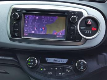 TOYOTA YARIS 1.5 VVT-h T Spirit Hatchback 5dr Petrol Hybrid CVT Euro 5 (101 p