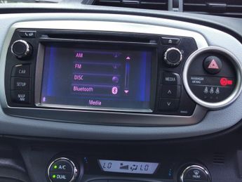 TOYOTA YARIS 1.5 VVT-h T Spirit Hatchback 5dr Petrol Hybrid CVT Euro 5 (101 p