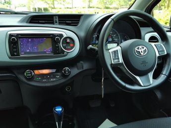 TOYOTA YARIS 1.5 VVT-h T Spirit Hatchback 5dr Petrol Hybrid CVT Euro 5 (101 p