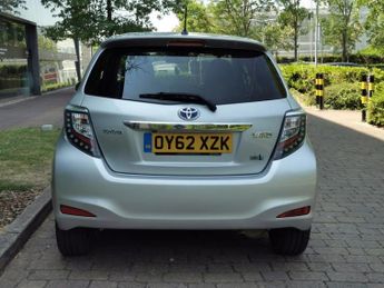 TOYOTA YARIS 1.5 VVT-h T Spirit Hatchback 5dr Petrol Hybrid CVT Euro 5 (101 p