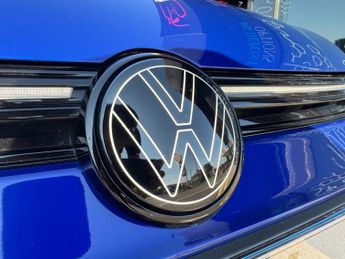VOLKSWAGEN GOLF 2.0 TSI R Black Edition Hatchback 5dr Petrol DSG 4Motion Euro 6 