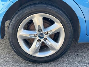 FORD FOCUS 1.6 Zetec Hatchback 5dr Petrol Manual (161 g/km, 99 bhp)