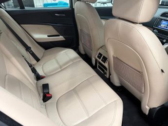 JAGUAR XE 2.0 GTDi Prestige Saloon 4dr Petrol Auto Euro 6 (s/s) (200 ps)