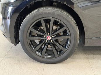 JAGUAR F-PACE 2.0 D180 Chequered Flag SUV 5dr Diesel Auto AWD Euro 6 (s/s) (18