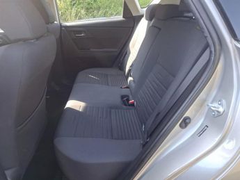 TOYOTA AURIS 1.6 D-4D Business Edition Hatchback 5dr Diesel Manual Euro 6 (s/