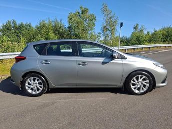 TOYOTA AURIS 1.6 D-4D Business Edition Hatchback 5dr Diesel Manual Euro 6 (s/