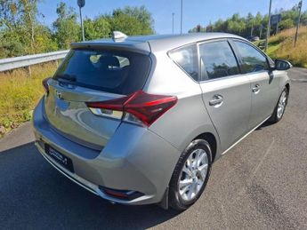 TOYOTA AURIS 1.6 D-4D Business Edition Hatchback 5dr Diesel Manual Euro 6 (s/