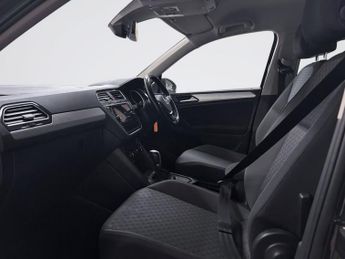 VOLKSWAGEN TIGUAN 2.0 TDI BlueMotion Tech SE Navigation SUV 5dr Diesel DSG Euro 6 
