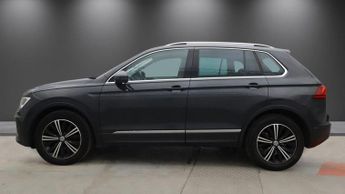 VOLKSWAGEN TIGUAN 2.0 TDI BlueMotion Tech SE Navigation SUV 5dr Diesel DSG Euro 6 