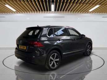 VOLKSWAGEN TIGUAN 2.0 TDI BlueMotion Tech SE Navigation SUV 5dr Diesel DSG Euro 6 