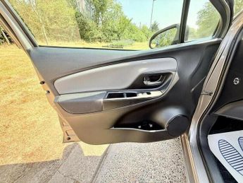 TOYOTA YARIS 1.5 VVT-h Icon E-CVT Euro 6 (s/s) 5dr