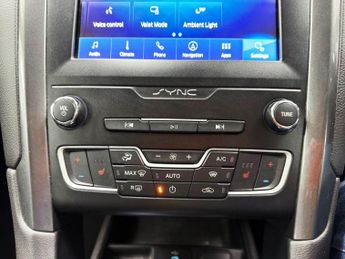 FORD MONDEO 2.0 EcoBlue Titanium Edition Hatchback 5dr Diesel Auto Euro 6 (s