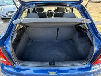VAUXHALL ASTRA 1.6i Envoy Hatchback 5dr Petrol Automatic (195 g/km, 84 bhp)