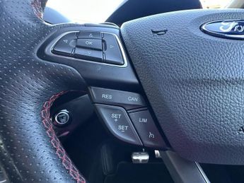 FORD KUGA 2.0 TDCi ST-Line SUV 5dr Diesel Powershift Euro 6 (120 ps)