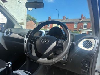 TOYOTA AYGO 1.0 VVT-i x-pure Hatchback 5dr Petrol Manual Euro 6 (68 ps)