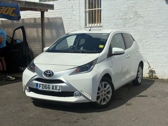 TOYOTA AYGO 1.0 VVT-i x-pure Hatchback 5dr Petrol Manual Euro 6 (68 ps)