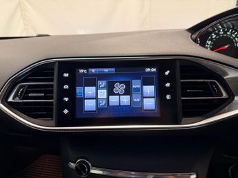 PEUGEOT 308 2.0 BlueHDi Allure Hatchback 5dr Diesel EAT Euro 6 (s/s) (150 ps
