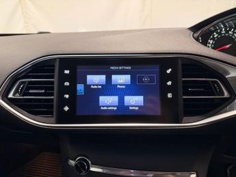 PEUGEOT 308 2.0 BlueHDi Allure Hatchback 5dr Diesel EAT Euro 6 (s/s) (150 ps
