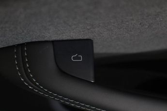 TESLA Model 3 Auto RWD 4dr