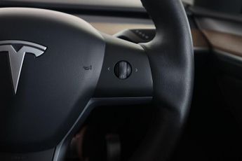 TESLA MODEL Y (Dual Motor) Performance Auto 4WDE 5dr