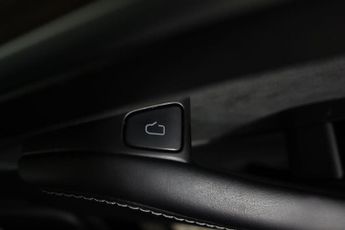 TESLA MODEL Y (Dual Motor) Performance Auto 4WDE 5dr