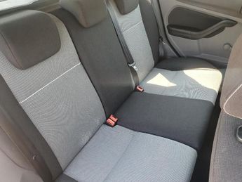 FORD FOCUS 1.6 Zetec Estate 5dr Petrol Automatic (184 g/km, 99 bhp)