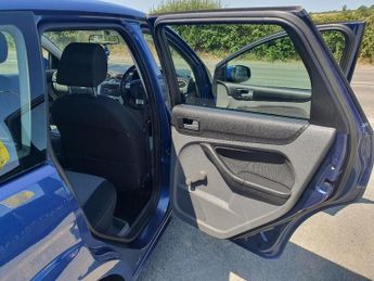 FORD FOCUS 1.6 Zetec Estate 5dr Petrol Automatic (184 g/km, 99 bhp)