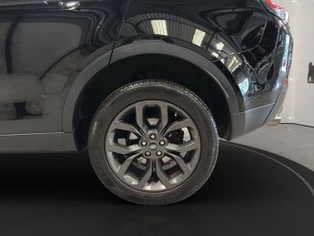 LAND ROVER DISCOVERY SPORT 2.0 TD4 Landmark SUV 5dr Diesel Auto 4WD Euro 6 (s/s) (180 ps)