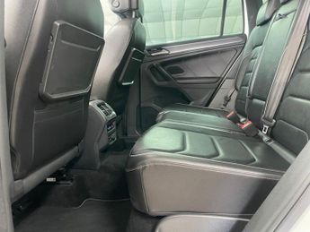 VOLKSWAGEN TIGUAN 2.0 TDI R-Line Tech SUV 5dr Diesel DSG 4Motion Euro 6 (s/s) (190