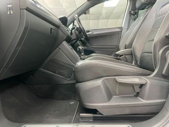 VOLKSWAGEN TIGUAN 2.0 TDI R-Line Tech SUV 5dr Diesel DSG 4Motion Euro 6 (s/s) (190