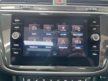 VOLKSWAGEN TIGUAN 2.0 TDI R-Line Tech SUV 5dr Diesel DSG 4Motion Euro 6 (s/s) (190
