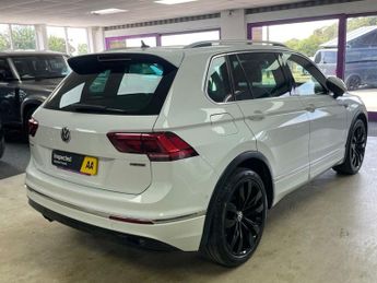 VOLKSWAGEN TIGUAN 2.0 TDI R-Line Tech SUV 5dr Diesel DSG 4Motion Euro 6 (s/s) (190