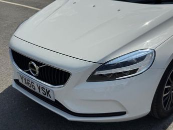 VOLVO V40 2.0 D2 Momentum Hatchback 5dr Diesel Auto Euro 6 (s/s) (120 ps)