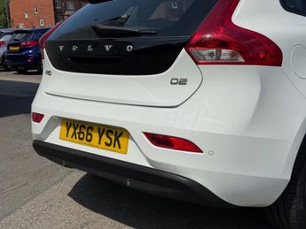 VOLVO V40 2.0 D2 Momentum Hatchback 5dr Diesel Auto Euro 6 (s/s) (120 ps)
