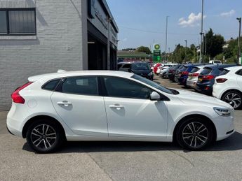 VOLVO V40 2.0 D2 Momentum Hatchback 5dr Diesel Auto Euro 6 (s/s) (120 ps)